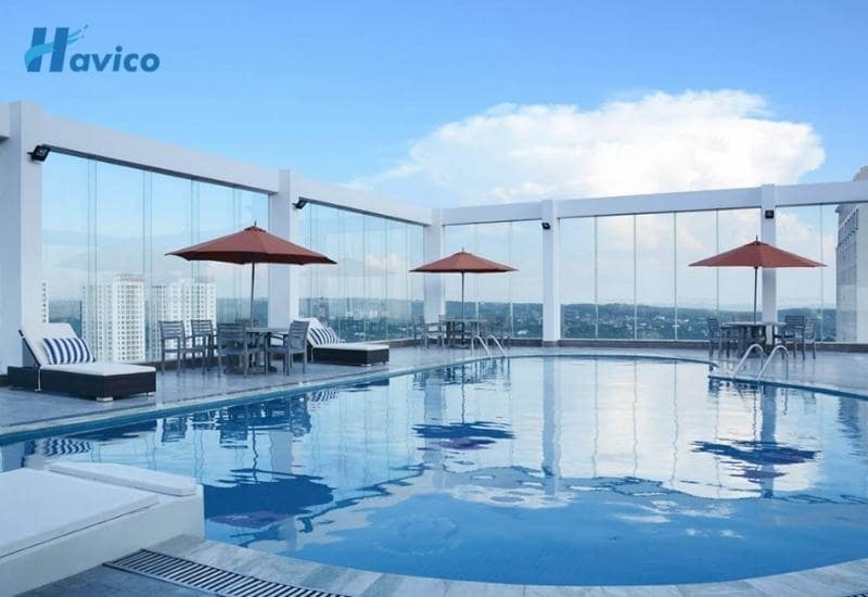 Bể bơi trên mái cho khách sạn