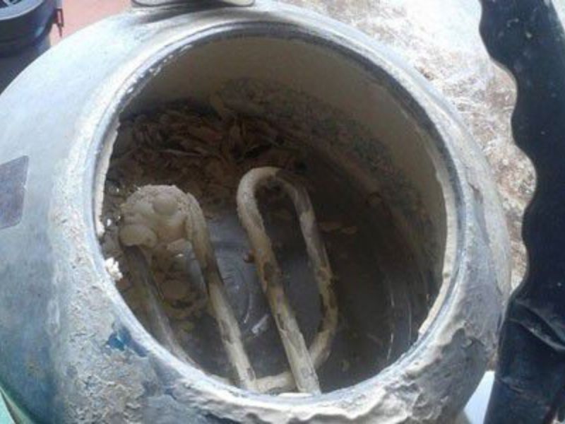 nước bể bơi bị nhiễm vôi