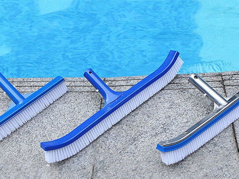 Thiết bị vệ sinh bể bơi 