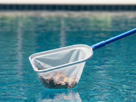 Vợt vớt rác bể bơi