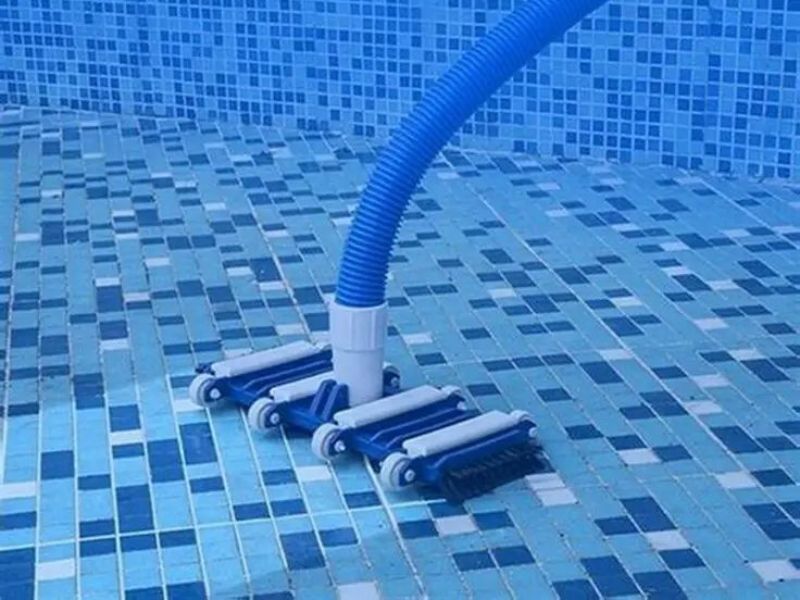 Bàn hút vệ sinh bể bơi 