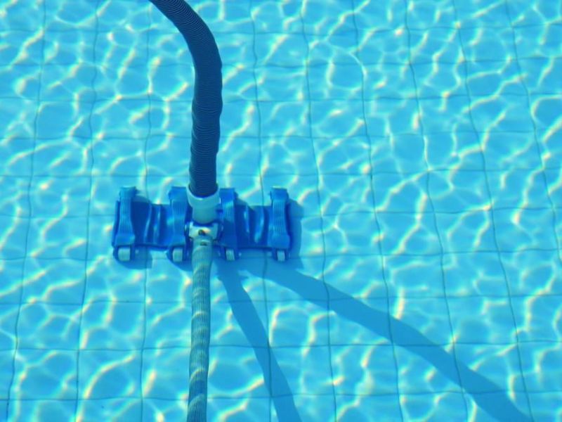 bàn hút vệ sinh bể bơi