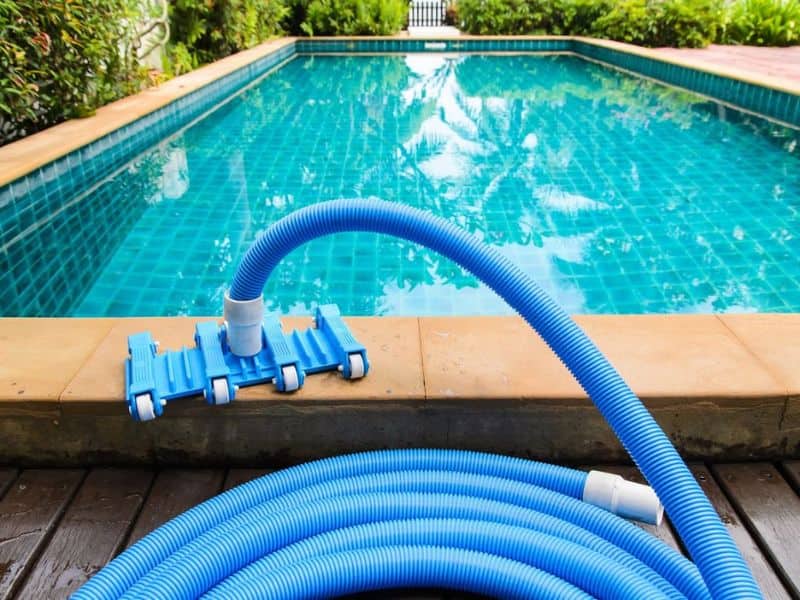 bàn hút vệ sinh bể bơi