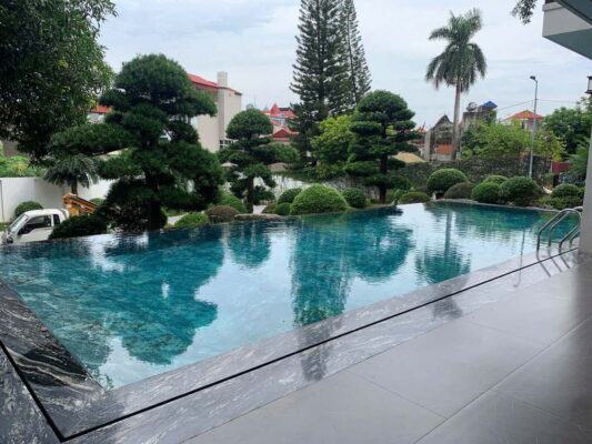 Bể bơi gia đình ngoài trời – chi phí thi công bể bơi gia đình