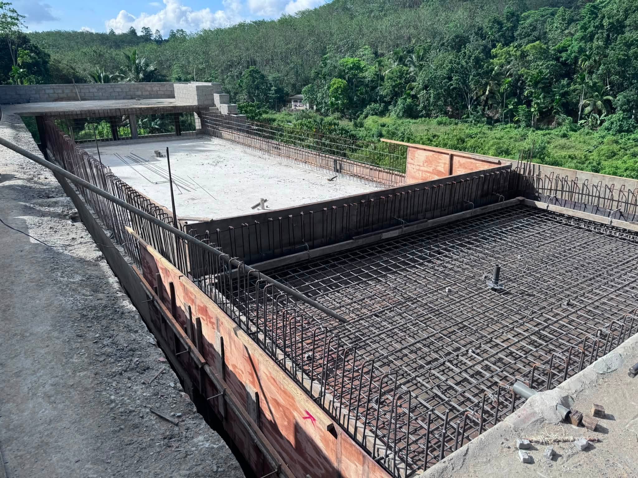 Thi công kết cấu và hệ thống kỹ thuật bể bơi