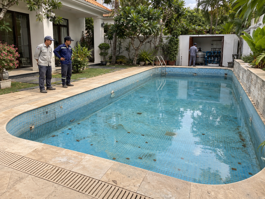 Cải tạo bể bơi biệt thự trước khi thi công